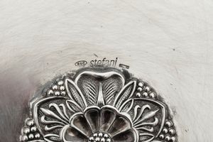 Scatola e ciotola. Argenteria artistica italiana. Argentiere Stefani, Bologna, XX secolo  - Asta Argenti da Collezione | XX secolo - Associazione Nazionale - Case d'Asta italiane