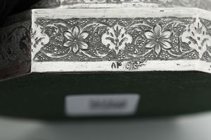 Coppia di candelieri a colonna, Persia XX secolo<BR>  - Asta Argenti da Collezione | XX secolo - Associazione Nazionale - Case d'Asta italiane