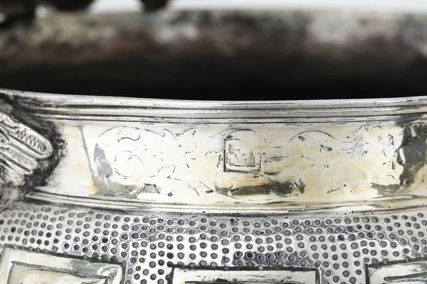 Secchiello. Manifattura europea del XVIII-XIX secolo, marchio consunto di difficile lettura  - Asta Argenti da Collezione | Antichi - Associazione Nazionale - Case d'Asta italiane