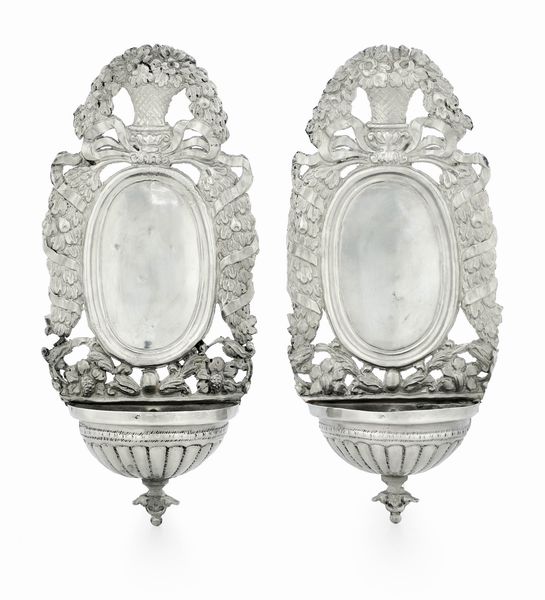 Coppia di acquasantiere a specchio. Venezia XIX secolo  - Asta Argenti da Collezione | Antichi - Associazione Nazionale - Case d'Asta italiane