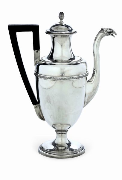 Caffettiera. Milano inizio XIX secolo, marchio dell'argentiere consunto di difficile lettura (bottega all'insegna della pisside ?)  - Asta Argenti da Collezione | Antichi - Associazione Nazionale - Case d'Asta italiane