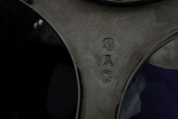 Coppia di saliere tripodi. Milano XIX secolo, argentiere Tommaso Panizza (1849-1868)  - Asta Argenti da Collezione | Antichi - Associazione Nazionale - Case d'Asta italiane