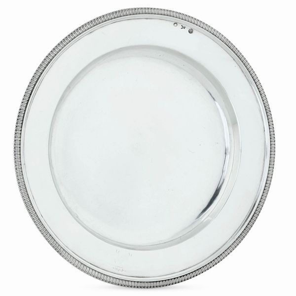 Piatto. Milano XIX secolo, marchio dell'argentiere GP (non identificato)  - Asta Argenti da Collezione | Antichi - Associazione Nazionale - Case d'Asta italiane