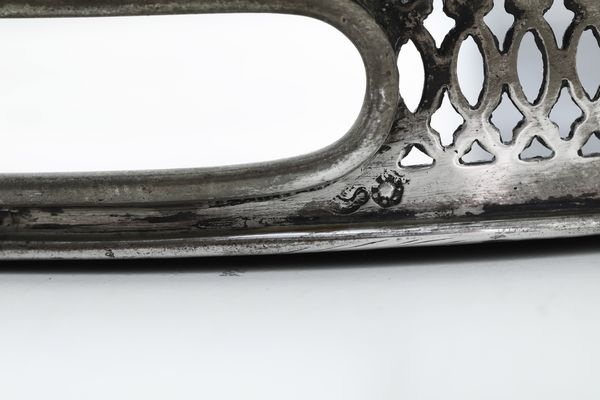 Vassoio ovale a ringhiera e quattro sottobottiglia. Argenteria veneziana del XIX secolo  - Asta Argenti da Collezione | Antichi - Associazione Nazionale - Case d'Asta italiane