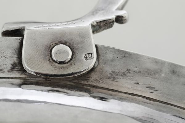 Grande vassoio neoclassico. Roma, seconda met del XVIII secolo. Maestro argentiere Giacomo Franciosi (1749-1774)  - Asta Argenti da Collezione | Antichi - Associazione Nazionale - Case d'Asta italiane