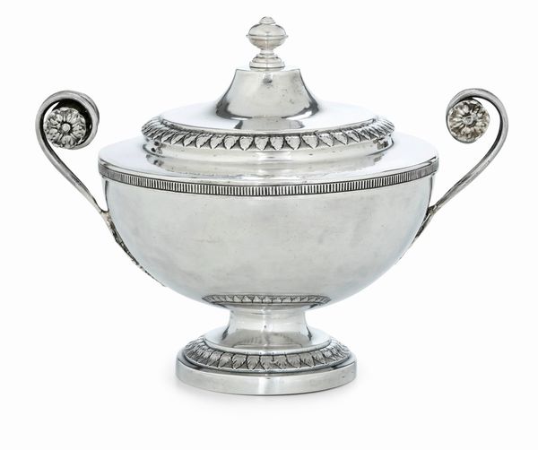 Tazza da puerpera. Roma primo quarto del XIX secolo, maestro argentiere Roberto Tombesi (1811-1825)  - Asta Argenti da Collezione | Antichi - Associazione Nazionale - Case d'Asta italiane