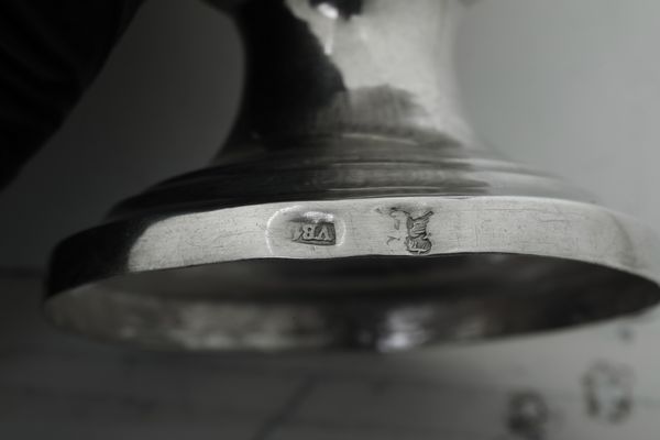 Raro compendio con caffettiera e zuccheriera. Palermo 1815, marchio del console Vincenzo Lo Bianco  - Asta Argenti da Collezione | Antichi - Associazione Nazionale - Case d'Asta italiane