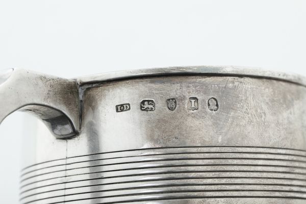 Mug. Londra 1804, argentiere John Deacon (?)  - Asta Argenti da Collezione | Antichi - Associazione Nazionale - Case d'Asta italiane