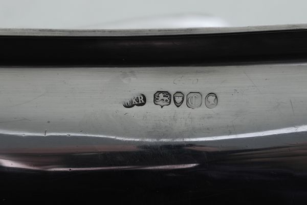 Due legumiere. Una Londra 1881, marchio dellargentiere parziale di difficile lettura e una Londra 1838, argentiere WK Reid  - Asta Argenti da Collezione | Antichi - Associazione Nazionale - Case d'Asta italiane