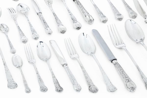 Servizio di posate. Londra 1844, Argentiere G.W. Adams e Londra 1874, argentiere I S H con corona (non identificato)  - Asta Argenti da Collezione | Antichi - Associazione Nazionale - Case d'Asta italiane