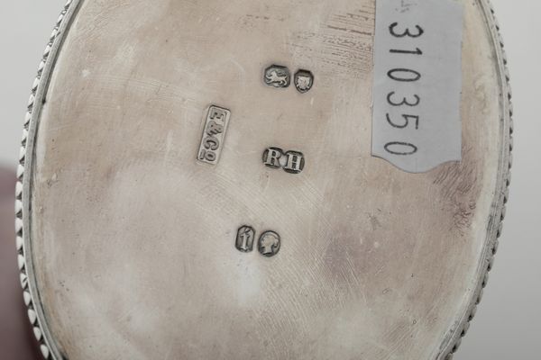 Servizio da t e caff. Londra, 1864. Argentiere Robert Harper  - Asta Argenti da Collezione | Antichi - Associazione Nazionale - Case d'Asta italiane