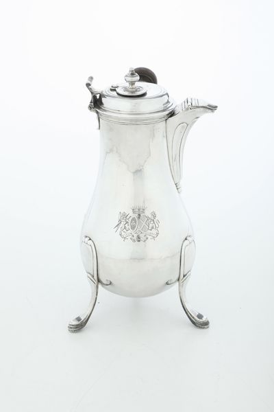 Cioccolatiera. Parigi, ultimo quarto del XVIII secolo. Maestro argentiere Ren-Pierre Ferrier (1775-1793)  - Asta Argenti da Collezione | Antichi - Associazione Nazionale - Case d'Asta italiane