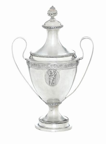 Coppa con coperchio. Manifattura europea del XVIII-XIX secolo  - Asta Argenti da Collezione | Antichi - Associazione Nazionale - Case d'Asta italiane