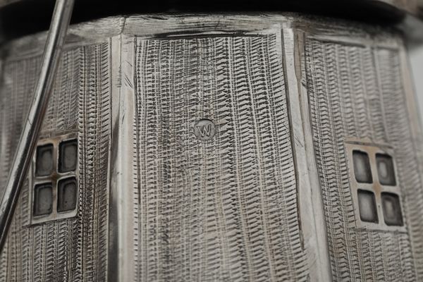 Collezione di trentadue mulini in argento. Differenti manifatture olandesi, inglesi e altre non identificate del XIX-XX secolo  - Asta Argenti da Collezione | Antichi - Associazione Nazionale - Case d'Asta italiane