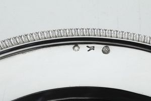 Piatto. Milano XIX secolo, marchio dell'argentiere GP (non identificato)  - Asta Argenti da Collezione | Antichi - Associazione Nazionale - Case d'Asta italiane