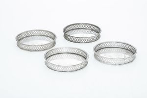 Vassoio ovale a ringhiera e quattro sottobottiglia. Argenteria veneziana del XIX secolo  - Asta Argenti da Collezione | Antichi - Associazione Nazionale - Case d'Asta italiane