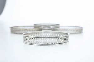 Vassoio ovale a ringhiera e quattro sottobottiglia. Argenteria veneziana del XIX secolo  - Asta Argenti da Collezione | Antichi - Associazione Nazionale - Case d'Asta italiane