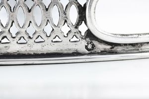 Vassoio ovale a ringhiera e quattro sottobottiglia. Argenteria veneziana del XIX secolo  - Asta Argenti da Collezione | Antichi - Associazione Nazionale - Case d'Asta italiane