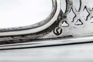 Vassoio ovale a ringhiera e quattro sottobottiglia. Argenteria veneziana del XIX secolo  - Asta Argenti da Collezione | Antichi - Associazione Nazionale - Case d'Asta italiane