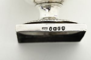 Coppia di saliere. Londra 1832, argentiere James Wintle  - Asta Argenti da Collezione | Antichi - Associazione Nazionale - Case d'Asta italiane