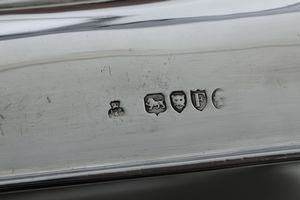 Due legumiere. Una Londra 1881, marchio dellargentiere parziale di difficile lettura e una Londra 1838, argentiere WK Reid  - Asta Argenti da Collezione | Antichi - Associazione Nazionale - Case d'Asta italiane