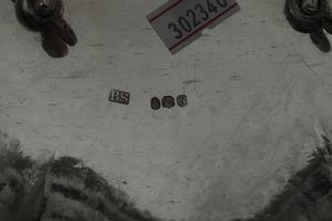 Coppia di importanti coprivivande. Probabilmente Hanau, Germania, XX secolo. Marchi ad imitazione dell'argenteria inglese del XVIII secolo e marchi di importazione inglesi  - Asta Argenti da Collezione | Antichi - Associazione Nazionale - Case d'Asta italiane