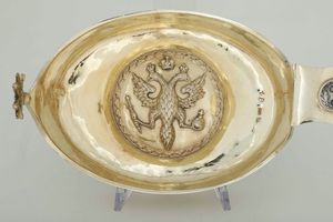 Kovsh imperiale in argento dorato e niellato. Bolli di Mosca per l�anno 1798 e bolli francesi di importazione  - Asta Argenti da Collezione | Antichi - Associazione Nazionale - Case d'Asta italiane