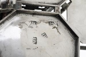 Cruet. Londra prima met� del XVIII secolo, argentiere John White (documentato nel 1724)  - Asta Argenti da Collezione | Antichi - Associazione Nazionale - Case d'Asta italiane