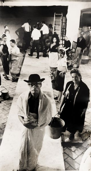 TAZIO SECCHIAROLI : Marcello Mastroianni, tratto dal set di �8��  - Asta Fotografia - Associazione Nazionale - Case d'Asta italiane