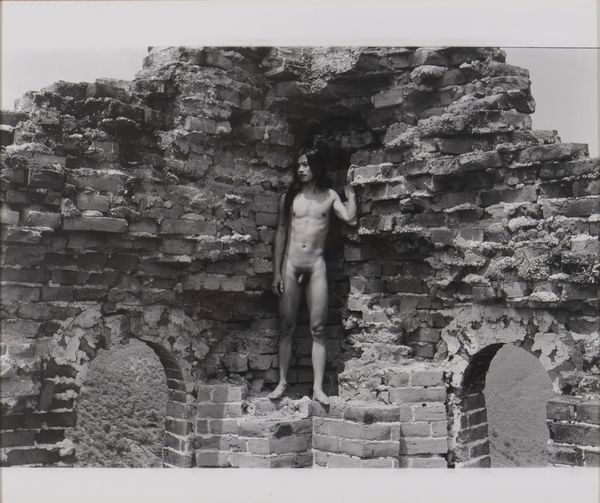 Liuming Ma : Ma Liuming cammina sulla muraglia cinese  - Asta Fotografia - Associazione Nazionale - Case d'Asta italiane