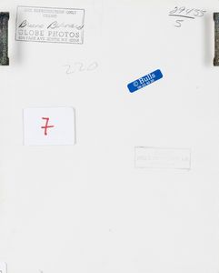 Bruno Bernard : Marilyn in costume seduta a bordo piscina  - Asta Fotografia - Associazione Nazionale - Case d'Asta italiane