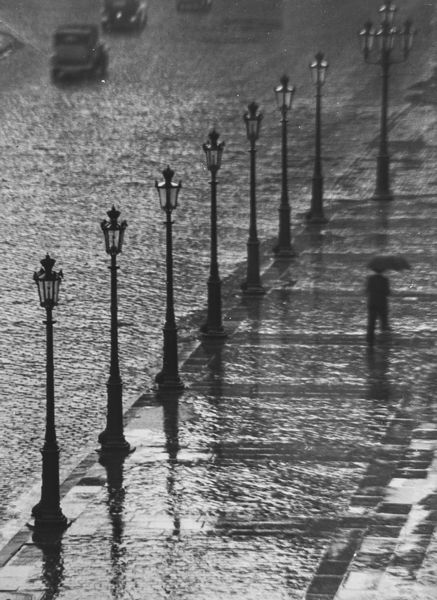 André Kertèsz : Place du Carrousel, Paris  - Asta Fotografia - Associazione Nazionale - Case d'Asta italiane