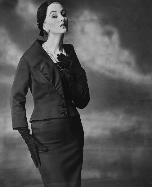 Thomas Kublin : Senza titolo (Abiti Tissus Abraham e Pierre Balmain)  - Asta Fotografia - Associazione Nazionale - Case d'Asta italiane