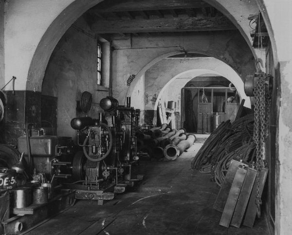 Bruno Miniati : Senza titolo (Porto di Livorno)  - Asta Fotografia - Associazione Nazionale - Case d'Asta italiane