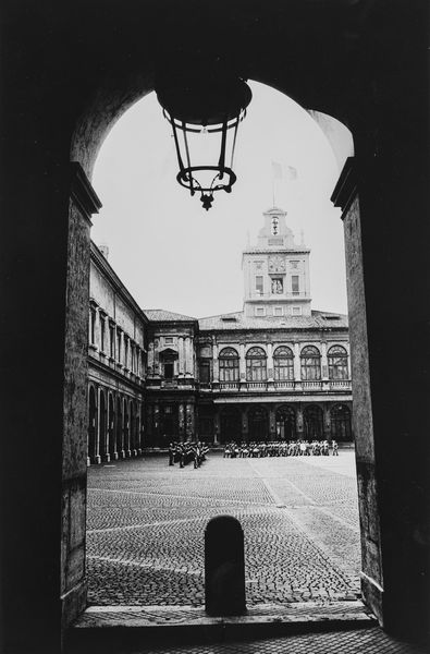Vezio Sabatini : Roma: il cortile del Quirinale  - Asta Fotografia - Associazione Nazionale - Case d'Asta italiane