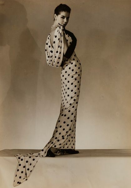 EGIDIO SCAIONI : Senza titolo (Abito di Jean Patou)  - Asta Fotografia - Associazione Nazionale - Case d'Asta italiane