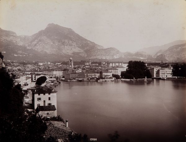 GIORGIO SOMMER : Lago di Garda. Riva dalla strada Ponale  - Asta Fotografia - Associazione Nazionale - Case d'Asta italiane