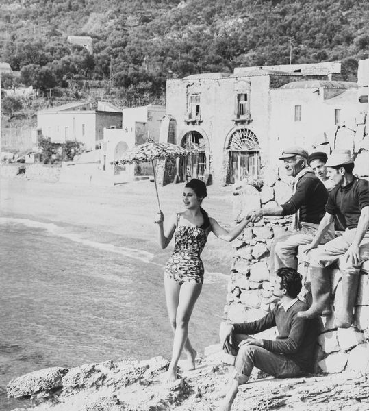 Anonimo : Senza titolo (Moda mare)  - Asta Fotografia - Associazione Nazionale - Case d'Asta italiane