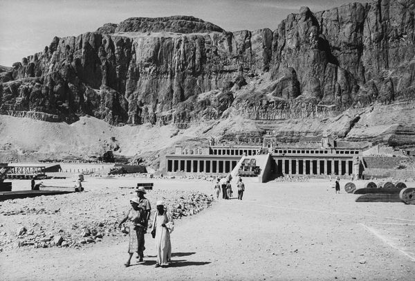 Mario de Biasi : Deir El Bahari, Tebe  - Asta Fotografia - Associazione Nazionale - Case d'Asta italiane