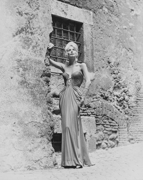 M. (Marzoni) Federico : Senza titolo (Abiti Fernanda Gattinoni)  - Asta Fotografia - Associazione Nazionale - Case d'Asta italiane