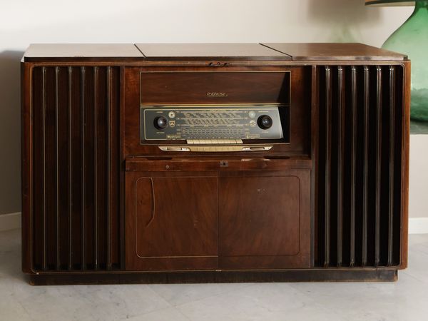 Mobile radio Grundig 8055-56 D-KLang  - Asta Dballage. Occasioni in asta - Associazione Nazionale - Case d'Asta italiane