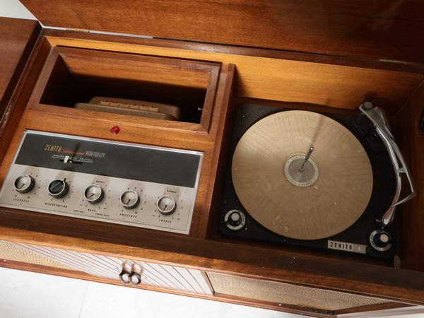 Mobile radio Zenith  - Asta Dèballage. Occasioni in asta - Associazione Nazionale - Case d'Asta italiane