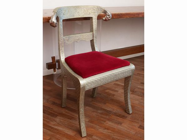 Coppia di sedie rivestite in lamina di metallo argentato  - Asta Dballage. Occasioni in asta - Associazione Nazionale - Case d'Asta italiane