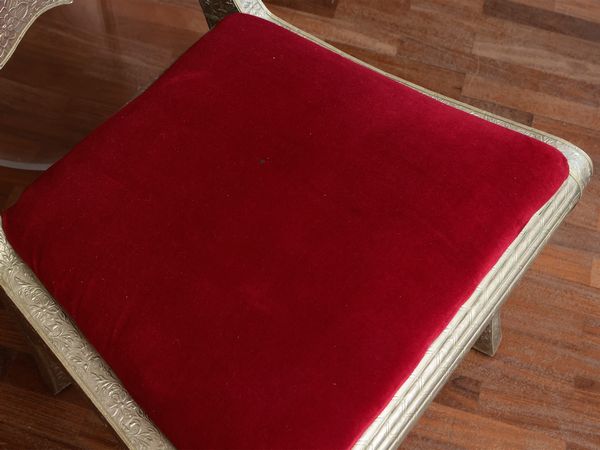 Coppia di sedie rivestite in lamina di metallo argentato  - Asta Dballage. Occasioni in asta - Associazione Nazionale - Case d'Asta italiane