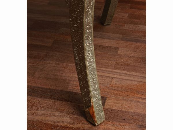 Coppia di sedie rivestite in lamina di metallo argentato  - Asta Dballage. Occasioni in asta - Associazione Nazionale - Case d'Asta italiane