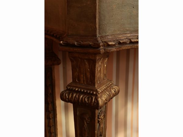 Console in legno tinto verde acqua e lumeggiato in oro  - Asta Dballage. Occasioni in asta - Associazione Nazionale - Case d'Asta italiane
