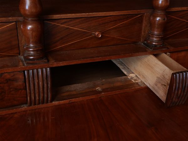 Secretaire impiallacciato in noce e radica di noce  - Asta Dballage. Occasioni in asta - Associazione Nazionale - Case d'Asta italiane