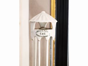 Coppia di lumi ad olio di gusto Art Dec in terraglia  - Asta Dballage. Occasioni in asta - Associazione Nazionale - Case d'Asta italiane