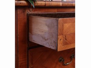 Cassettone impiallacciato ed intarsiato in ciliegio  - Asta Dballage. Occasioni in asta - Associazione Nazionale - Case d'Asta italiane