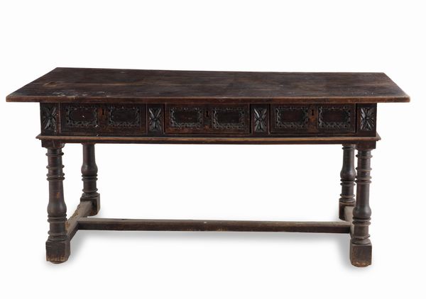 Tavolo da refettorio in legno intagliato. Spagna XVII-XVIII secolo  - Asta Antiquariato - Associazione Nazionale - Case d'Asta italiane